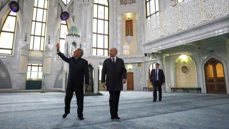 Жители и гости Казани пожелали Путину счастья и здоровья