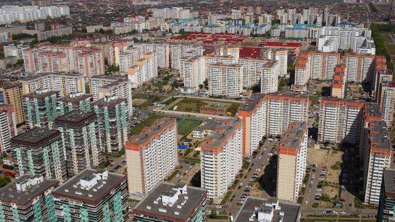 Фото к статье: Оперштаб: в Краснодаре обломки БПЛА упали на крышу многоэтажки, пострадавших нет Оперштаб: в Краснодаре обломки БПЛА упали на крышу многоэтажки, пострадавших нет