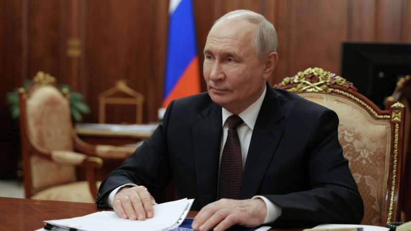 Фото к статье: Путин: Россия и Киргизия строят девять школ для обучения на русском языке Путин: Россия и Киргизия строят девять школ для обучения на русском языке