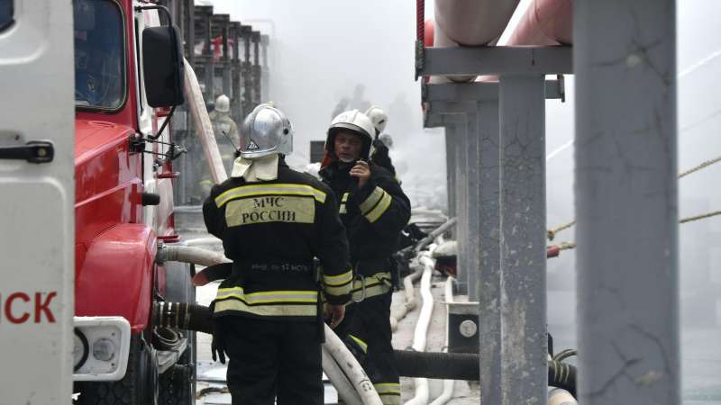МЧС: в Назарово в Красноярском крае потушили пожар на крыше торгового центра