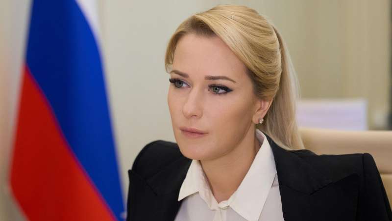 Дерматолог Саматова: тяжелые наушники могут вызвать локальное выпадение волос