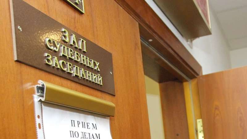 Дерматолог Саматова: тяжелые наушники могут вызвать локальное выпадение волос